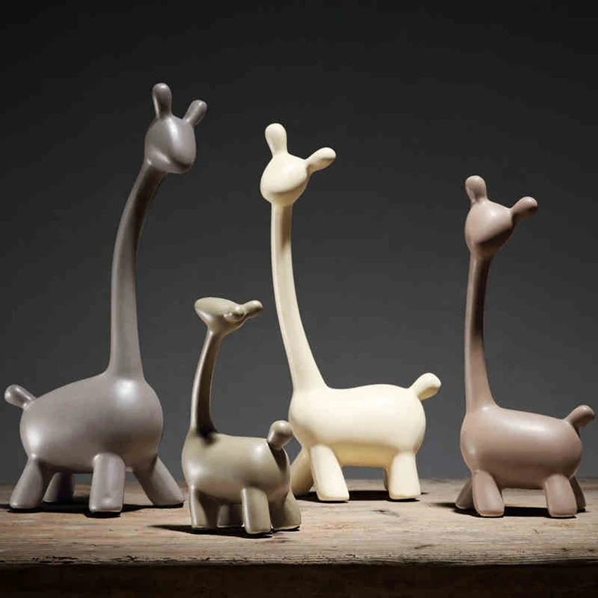 

High quality Creative A family deer Wedding gift Ceramic arts and crafts sitting room decor TVark Furnishing articles giraffe