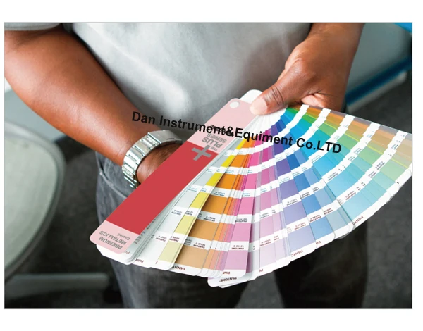 Tarjeta de color con revestimiento metalizado Premium Pantone, GG1505