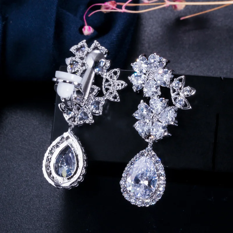 CWWZircons Elegante Blumenform Zirkonia Kristall Clip-Ohrringe für Nicht-Durchstochene Ohrlöcher Brautschmuck Hochzeitsschmuck Großhandel EJ0007 – Detail 7