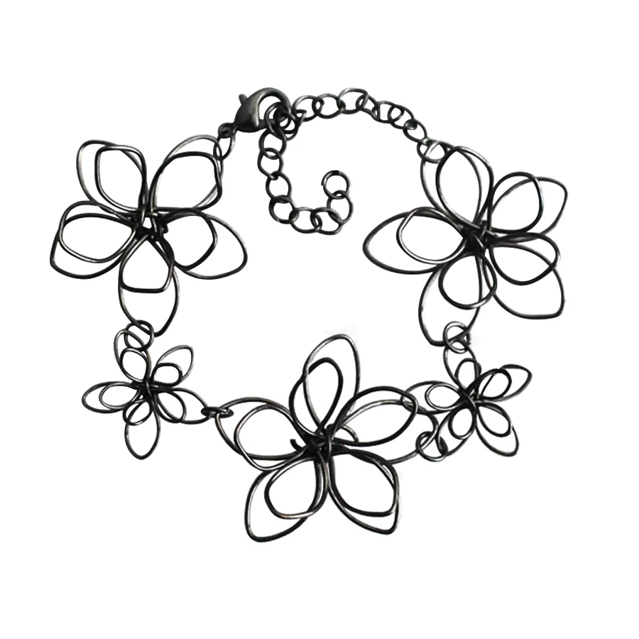 Bellissimi braccialetti con ciondoli di loto cavo per accessori da donna Catene di fiori dorati neri Bracciale rigido Regalo di gioielli di moda per