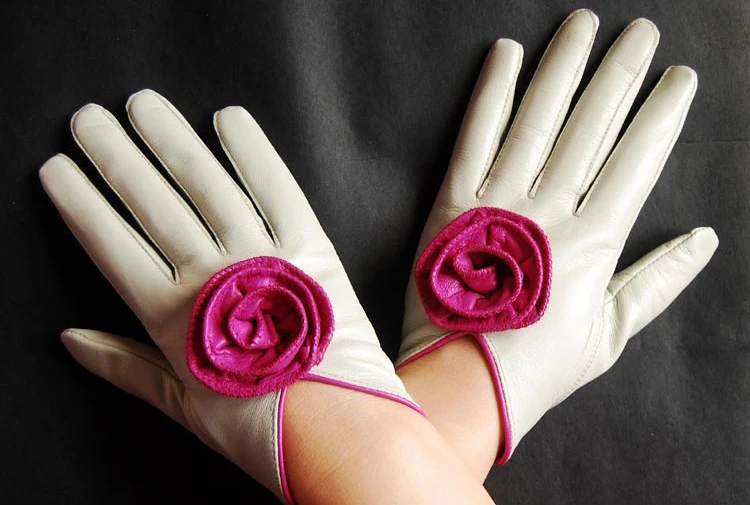 NEW Fashion Female Winter Korean Style Sweety Genuine Leather Gloves Women Charming Flowers Cute White Performance Suede Luvas