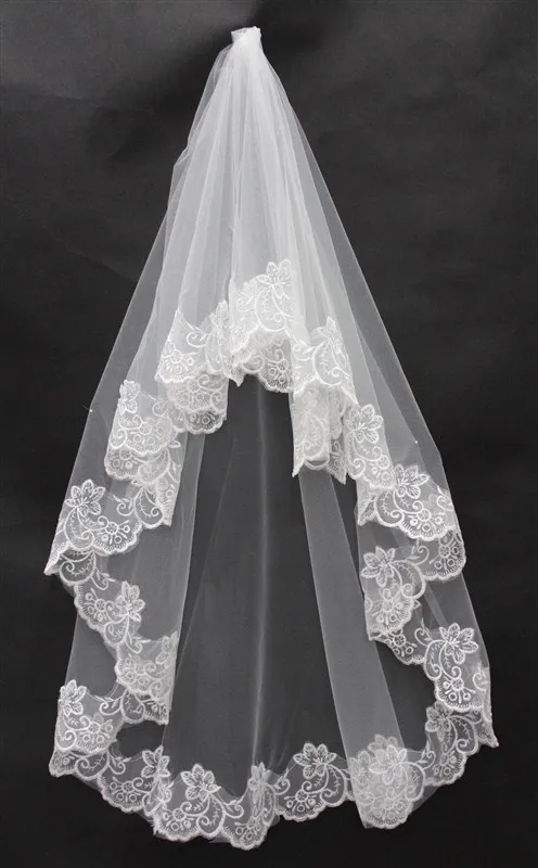 

One Layer Big lace Edge Appliqued New Arrival Fashional Design for Weddings Elegant Beautiful Cheap Bridal Veils