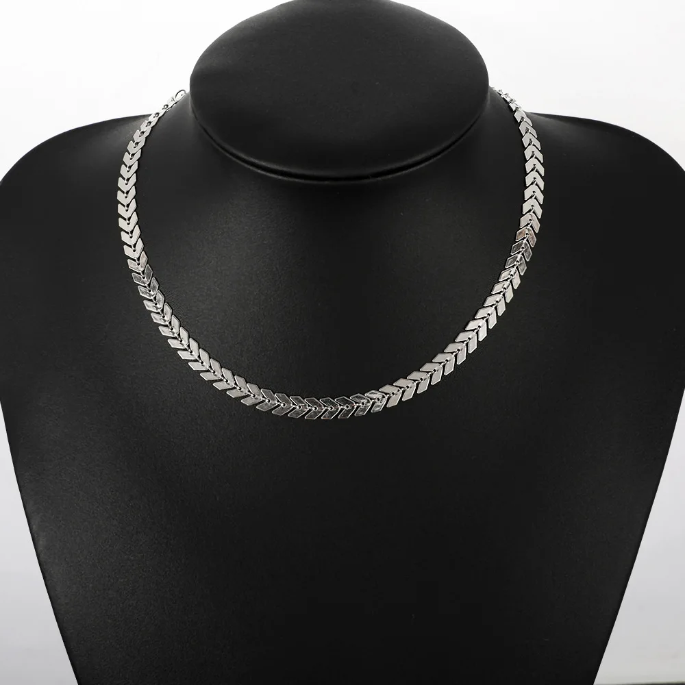 Temperament Fashion Fish Bone Chain New Hot Sale Sequins Short Necklace Chain Tattoo Chain Clavicle Chain Statement Necklace