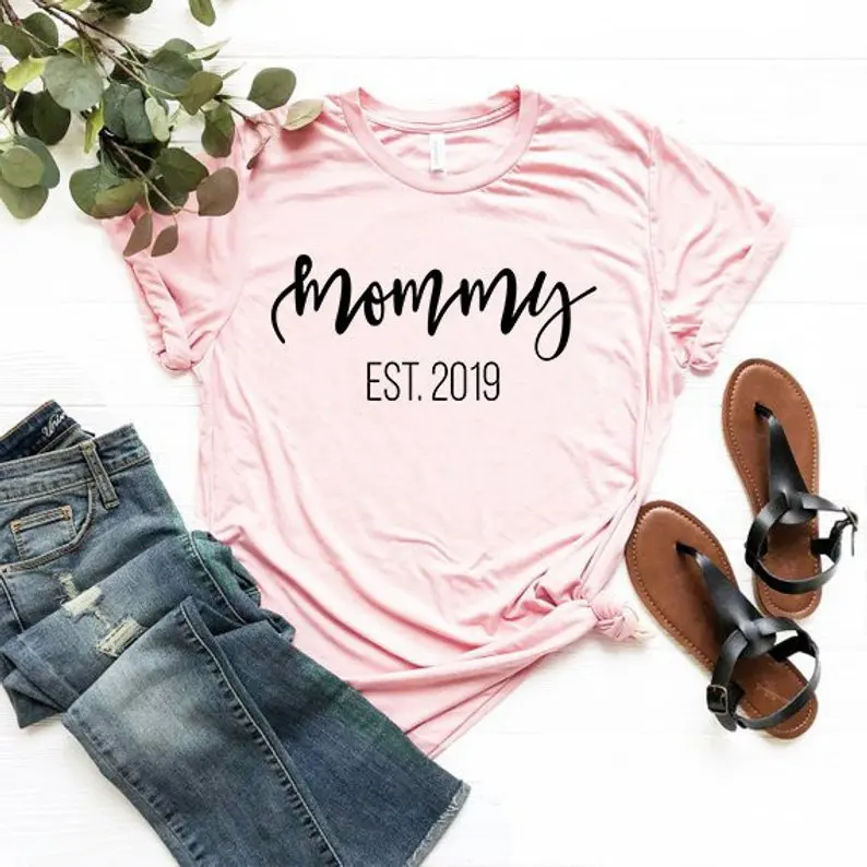 Skuggnas New Arrival Mommy Shirt Pregnancy Announcement T-shirt Mama Bear Mother's Day Gift Gift for Wife Pink Tumblr t shirts