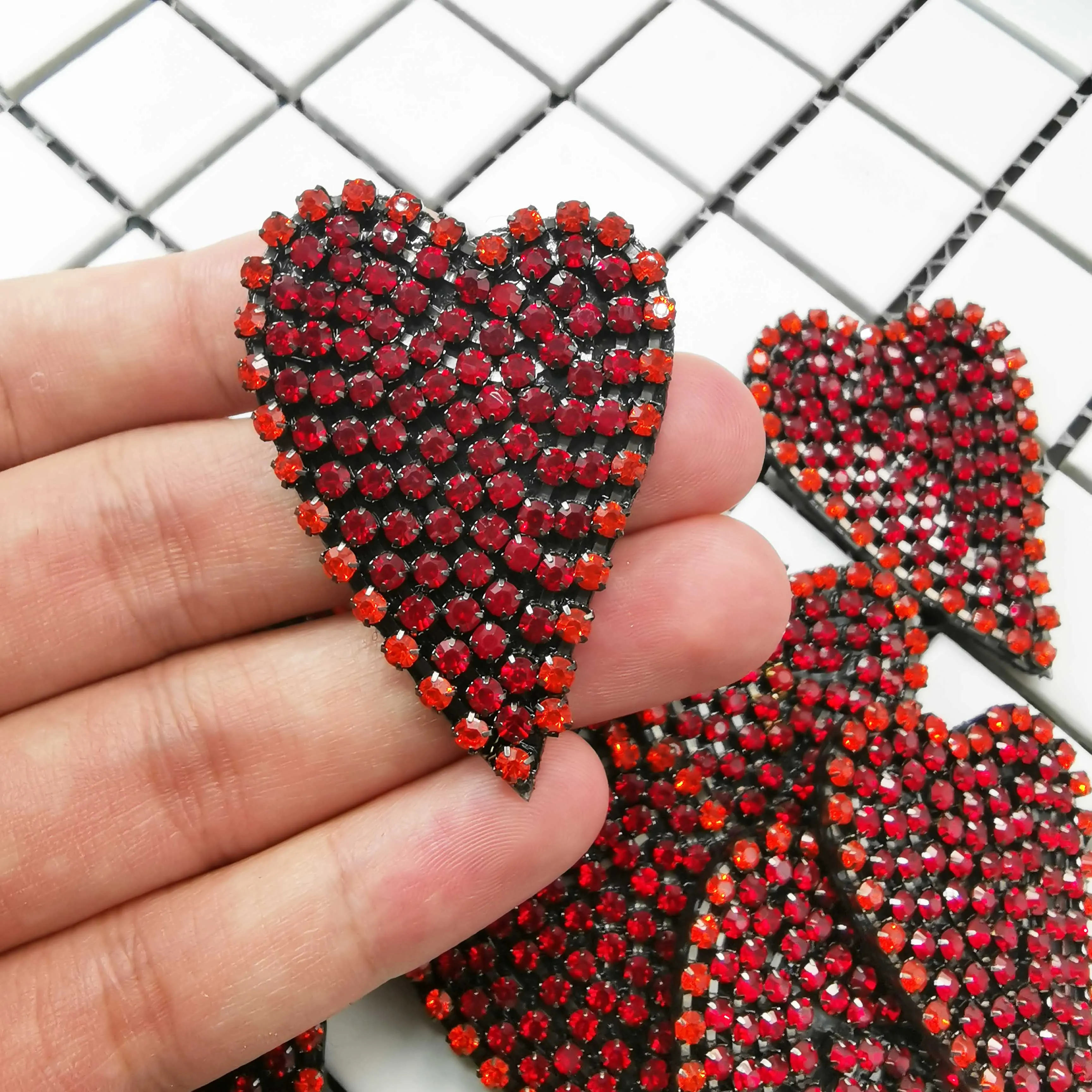 1pcs Handmade Rhinestone beaded&rhinestone Patches Sew on Crystal red heart patch for clothes beaded Applique cute patch