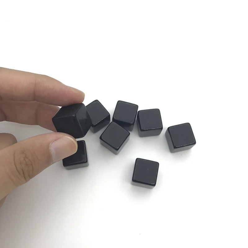 Yernea 50 Pz di Alta Qualità 16mm Blank Dadi Acrilico Nero Opaco Bianco Dadi Cubo Standard FAI DA TE Può Intaglio Insegnare Ai Bambini