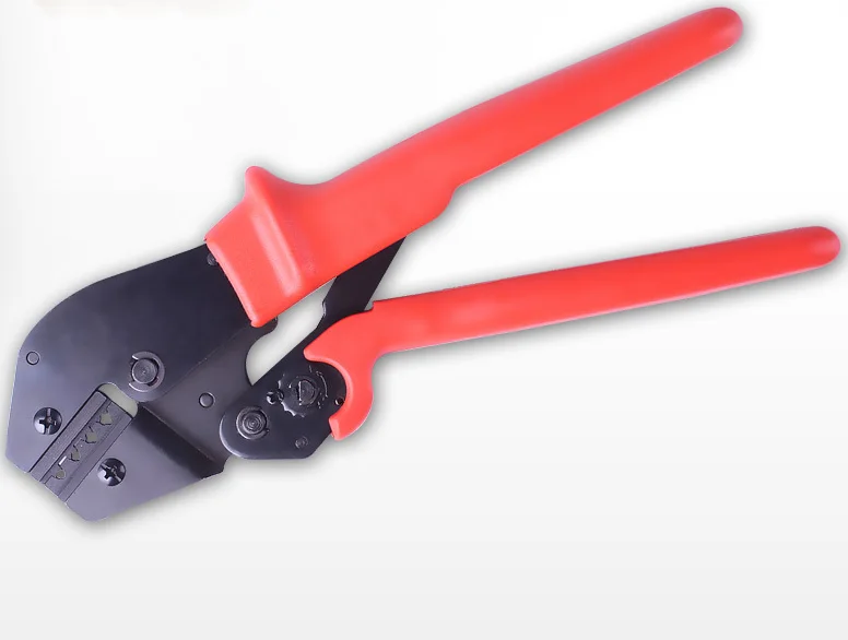 Ferramenta de crimpagem com conector solar