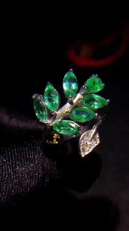 Natural emerald ring, 925 silver, leaf shape, beautiful color, the product of nature