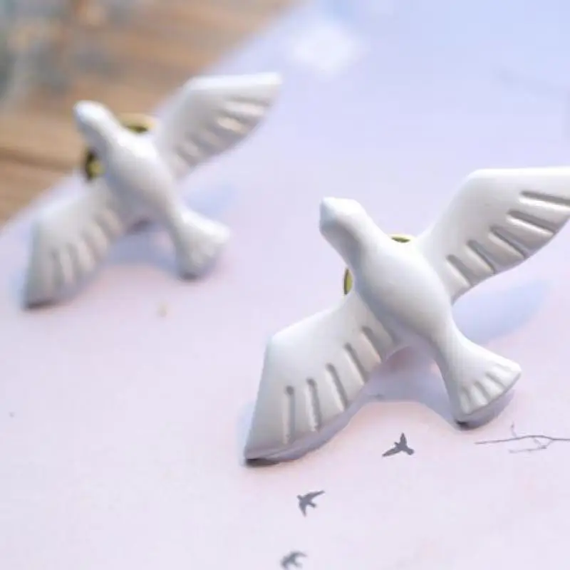 Korean Literary Fresh Vintage White Dove Of Peace Dove Brooch Corsage Collar Pin Badge Jewelry Wholesale  Brooches For Women