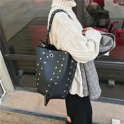 Hot Selling 2019 Famous Brand Designer Women's Bucket Bag Pu Leather Ladies Rivet Handbags Female Shoulder Bag Casual Tote