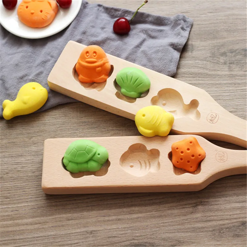 

80pcs/lot Baking Tools Beech Wooden 3D Cartoon Animal Shell Starfish Pasta Moon Cake Biscuits Cake Mould Kitchen Tools