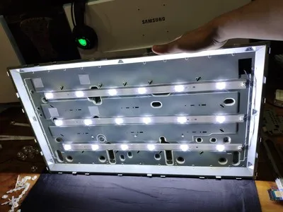 Kit Di Strisce LED Per Retroilluminazione TV LG 32LB570V, 32LB561B, 32LF561V, 32LF562U (3 Strisce Da 590mm, 6 LED L'una, 6V) - 3