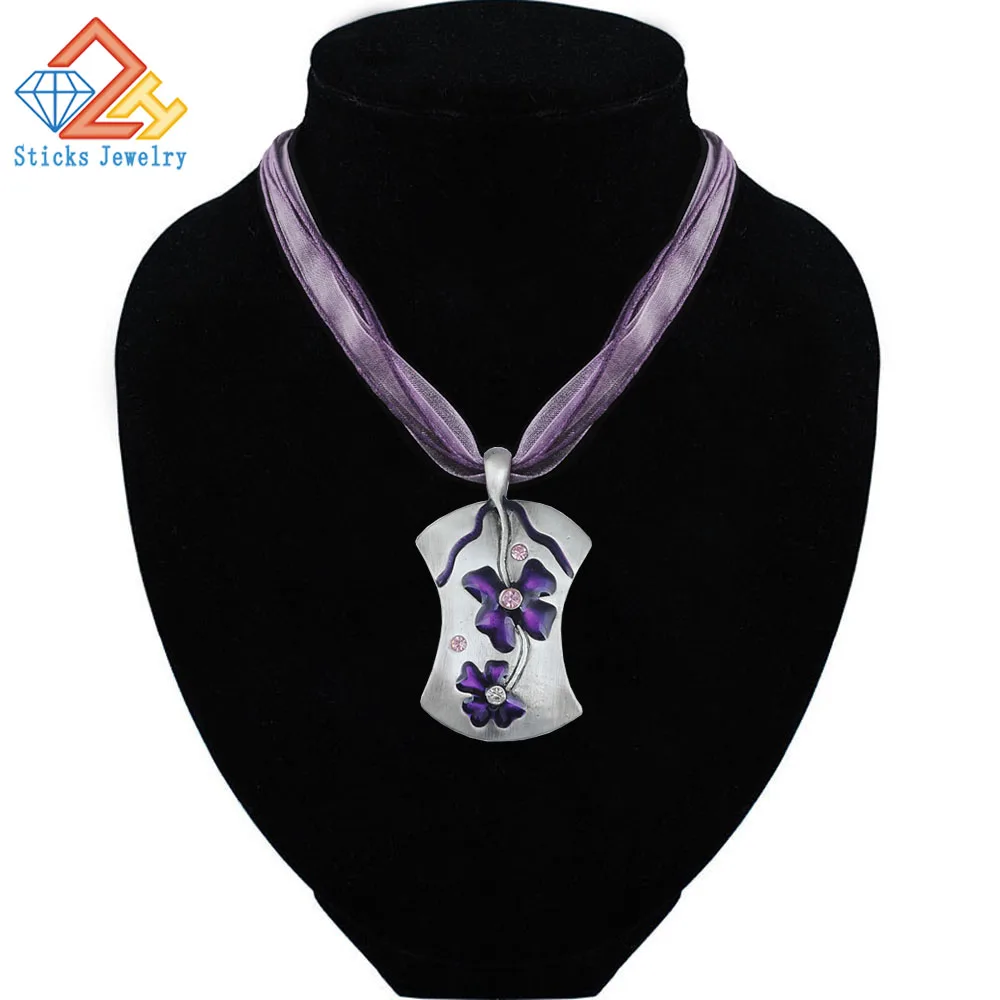 Retro Style Steel Necklace Classic Retro Stylish Alloy Dripping Oil Flower