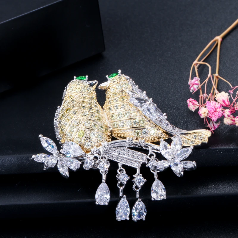 CWWZircons Elegant Cubic Zirconia Gold and Silver Color Lucky Cute Bird Wire Brooches Pin for Women Jewelry Accessory BH007