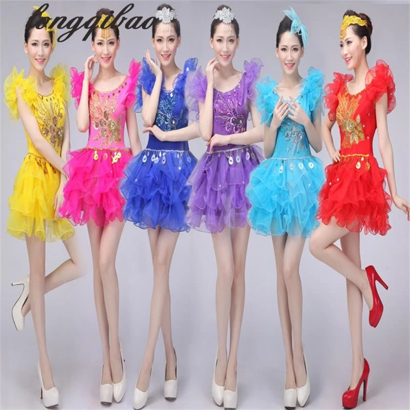 The new stage sequins performance costumes modern dance clothes women pompon short skirt skirt adult fashion performance service