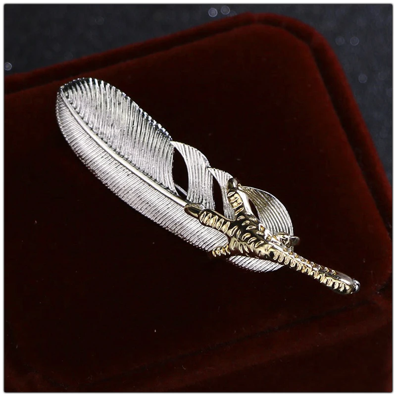 Retro Silver color Feather Brooch Pins Men Badge Fashion Ornaments Vintage Gold color Hawk Claw Metal Brooches Women Accessories