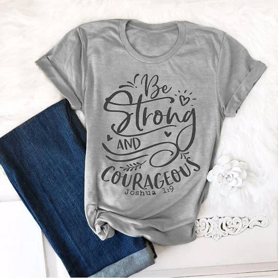 Be Strong and Courageous Christian T-Shirt Religious Clothing Bible Verse Vintage Tee Stylish Slogan Graphic Tops Jesus Outfits