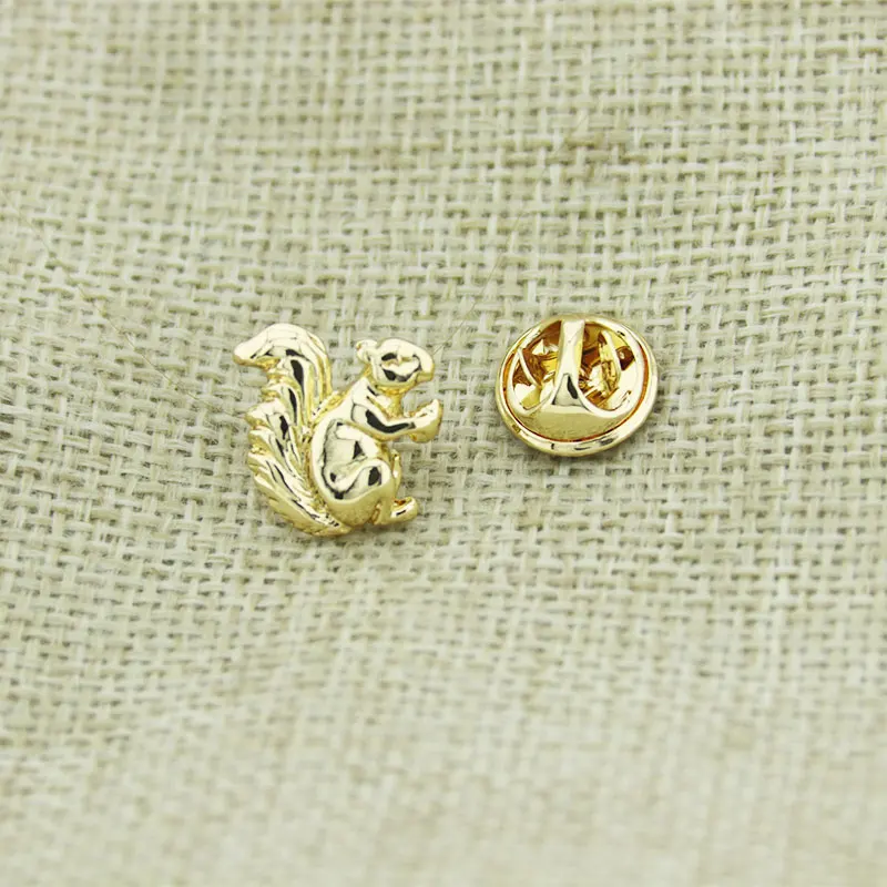 1Pc Vintage Little Squirrel Brooch, Cute Pins And Brooches For Women 6 Colors Available Fashion Jewelry Natural Love