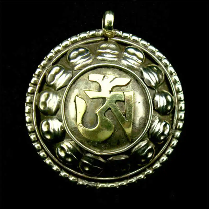 TBP055 Tibetan OM Mantras Pendants Skull Amulet for Man