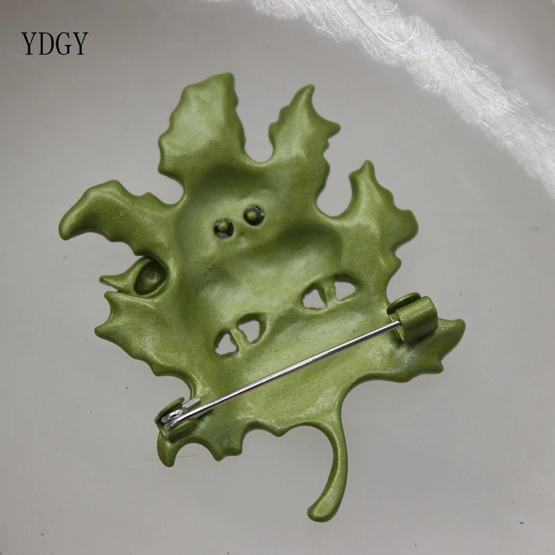 YDGY retro Brooch female green baking lacquer Brooch accessories fashion overcoat accessories simple temperament Brooch female