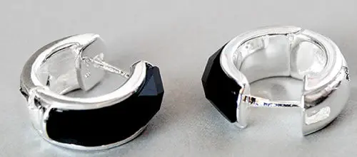 

Серьги-гвоздики из серебра 925 пробы с инкрустацией, 18 мм