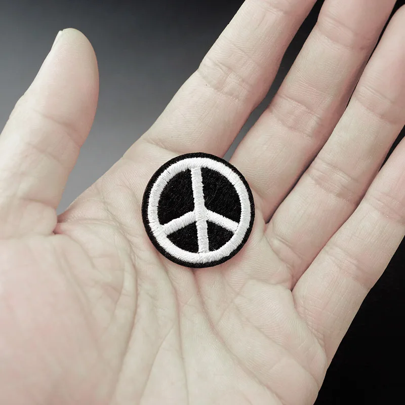 Peace Sign (Size:2.9x2.9cm) Cloth Badges Mend Decorate Patch Jeans Bag Hat Clothes Apparel Sewing Decoration Applique Patches