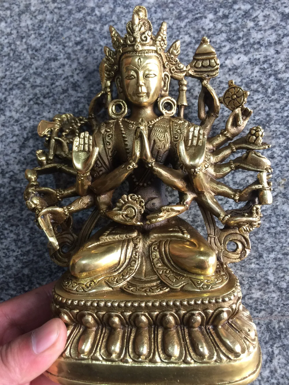 

MOEHOMES China's rare Thousand-Hand Kwan-yin brass copper fengshui buddha statue Metal crafts home decorations