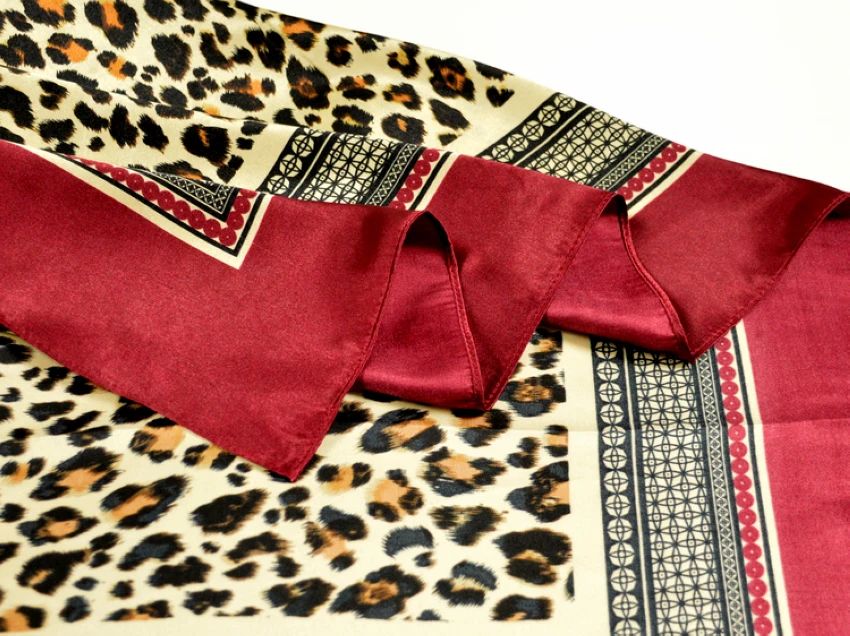 Hot Sale Ladies Wine Red Leopard Print Thin Silk Scarf Fashion Accessories 90*90cm Girl Silk Scarf New Style Brand Square Scarf