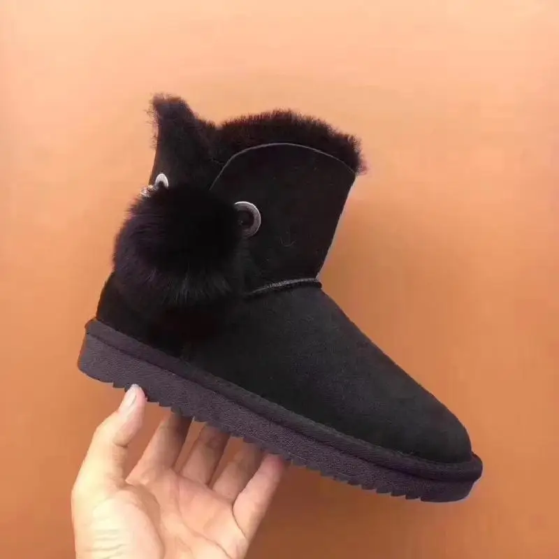 In 2019, the latest European high-quality real sheepskin natural wool women boots. The latest and most fashionable snow