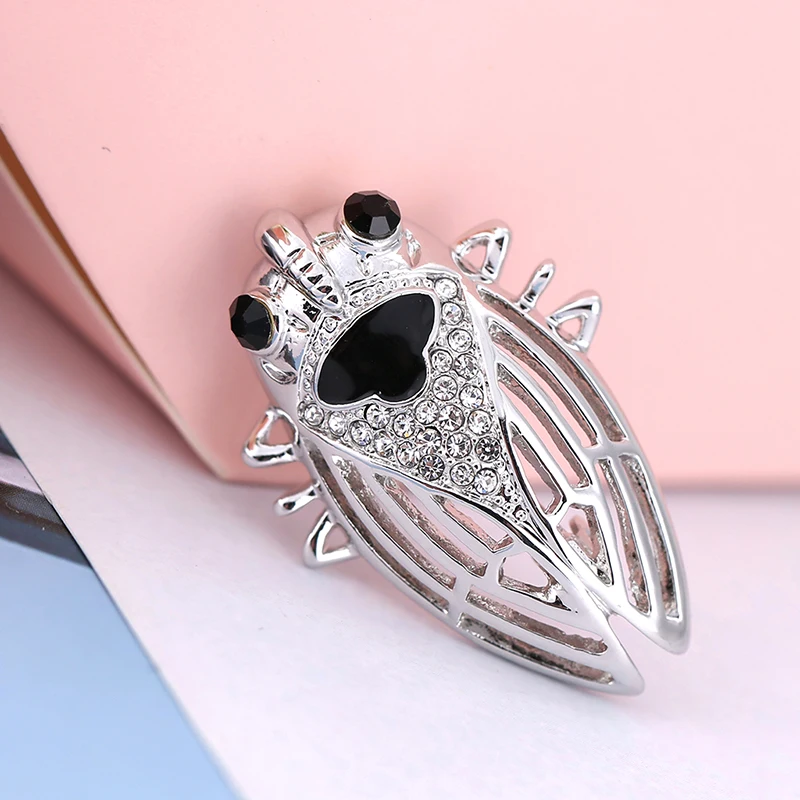 mziking New Designer Insect Cicada Brooch Pin white  Alloy Metal Broches Cicala Collar Badge Brosche Women Accessories Jewelry