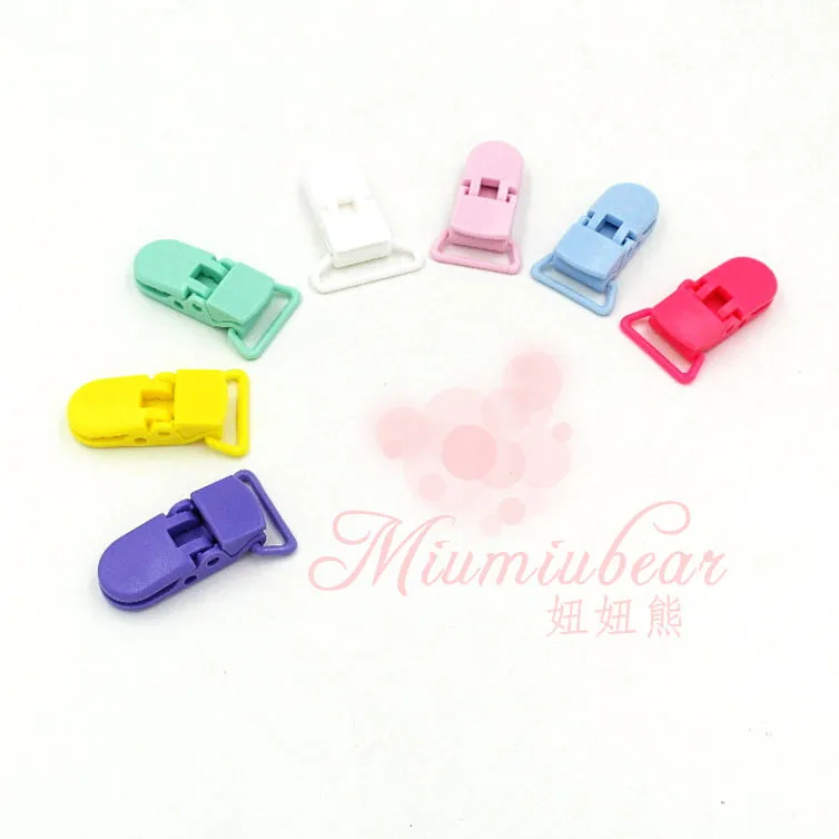 

50 Pcs lot Eco-friendly 31x42mm KAM Plastic Pacifier Clip Holder Soother Mam Baby Dummy Clips Chain For 20mm Ribbon 8 Colors