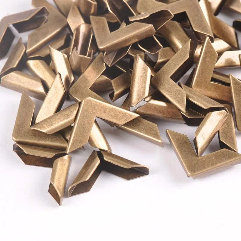 50pcs Bronze Corner Protector For DIY Scrapbook Photo Albums Folders Menus Metal Trilateral Book Corner Crafts 16x16x3mm C1111