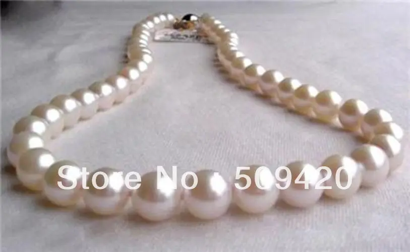 

Free Shipping AAA 9-10mm White Akoya Cultured Pearl Necklace