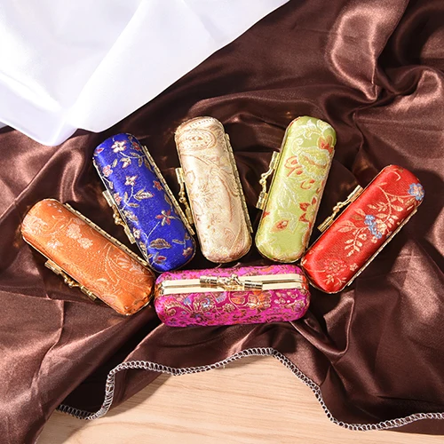 1Pcs Embroidered Coin Lipstick Case Bags Holder With Mirror Flower Design Lipstick Case Box Hasp Cosmetic Bags Random Color