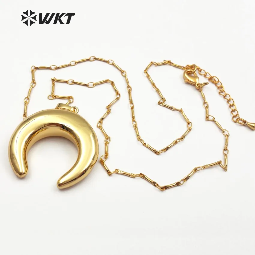 

WT-N1112 Wholesale Design Natural Horn Necklace Pendant with Gold Dipped Moon Pendant Sparkly Shape Crescent Jewelry