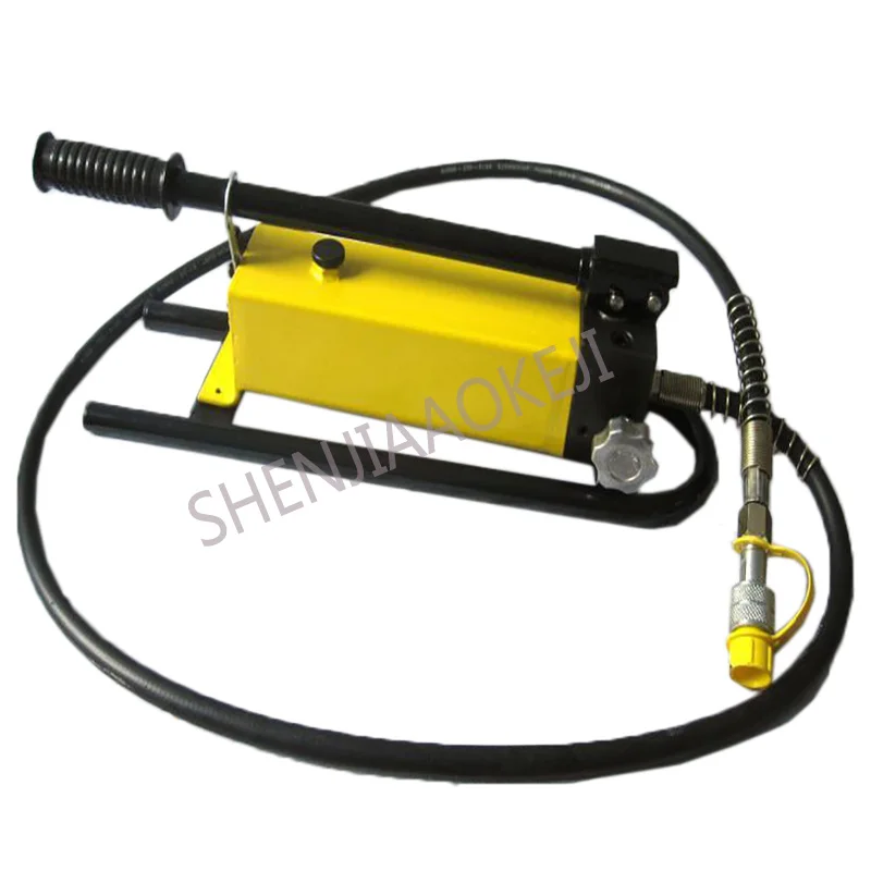 1 pcs  1pcs Hydraulic Hand Pump CP-700B WITH PRESSURE GAUGE Manual hydraulic pump Portable ultra-high pressure pump