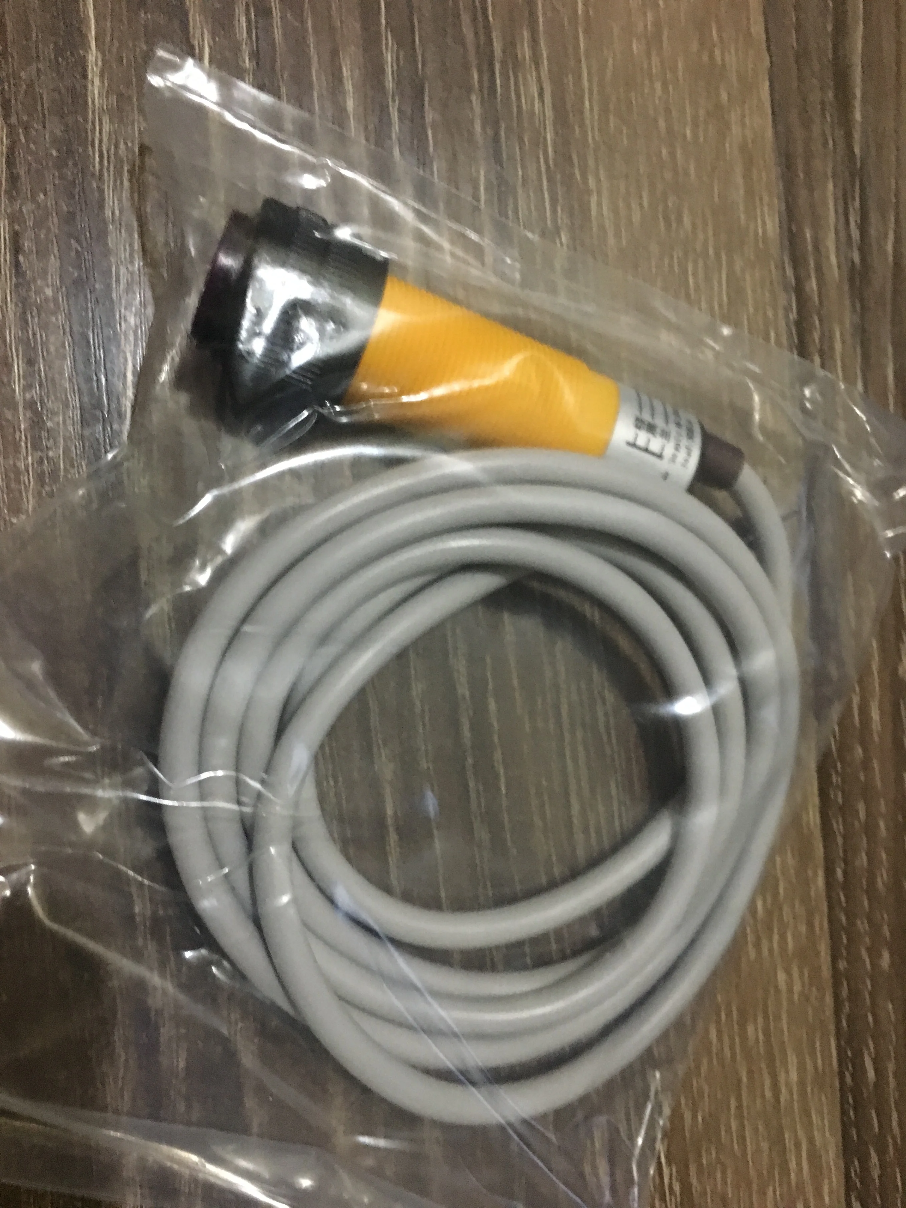 Infrared photoelectric switch E18-D10NK diffuse reflection sensor NPN DC 3-wire normally open