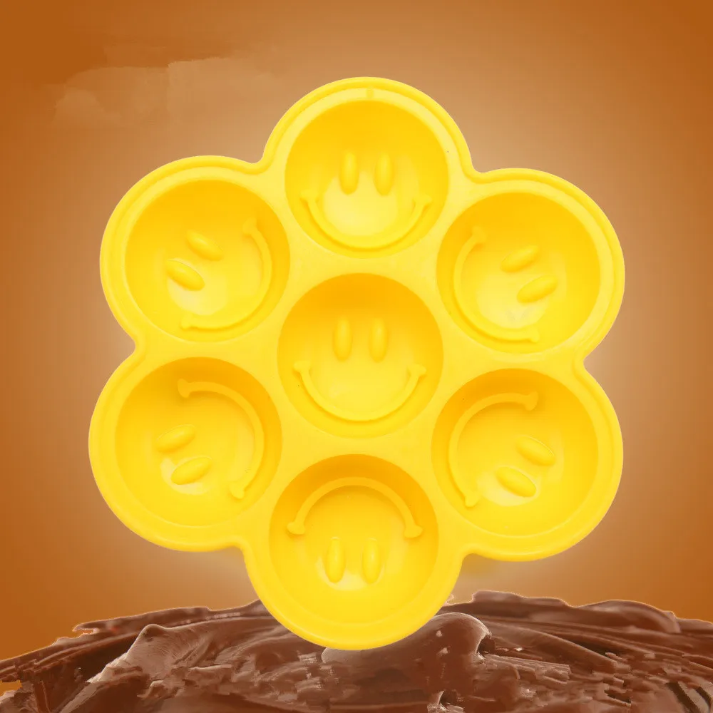 

1PC 7 Grips Baking Tools Silicone Cake Mold Pudding Handmade Soap Mold Smile Face Ice Cream Chocolate Mold Random Color LB 365