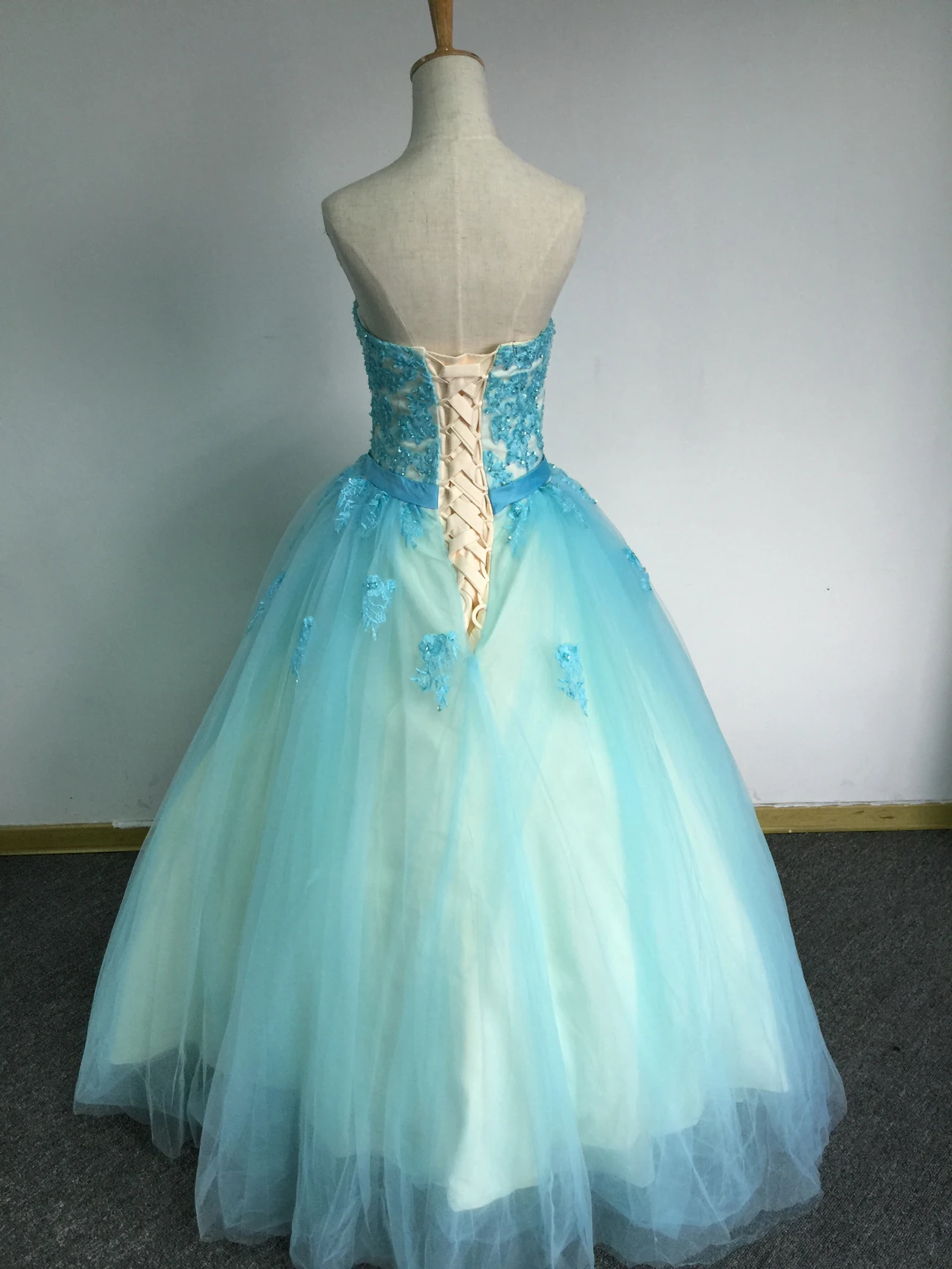 New Mint Green Quinceanera Dresses  Sweetheart Ball Gown Long Prom Dress Tulle Aooliques Beads Vestidos De 16 Anos