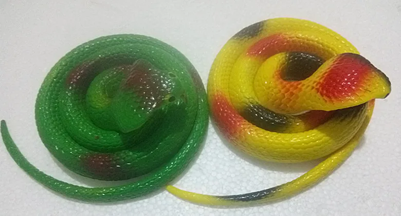 65cm festa di Halloween realistico giocattolo di gomma morbida serpente puntelli da giardino scherzo scherzo regalo novità giocare a scherzi giocattoli