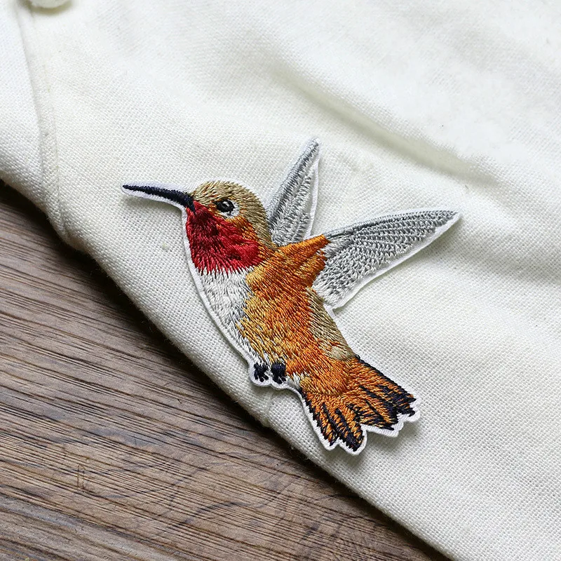 1PCS Embroidered Cloth Patch Iron on Creative Clothing Decorations Cartoon Hummingbird Pattern