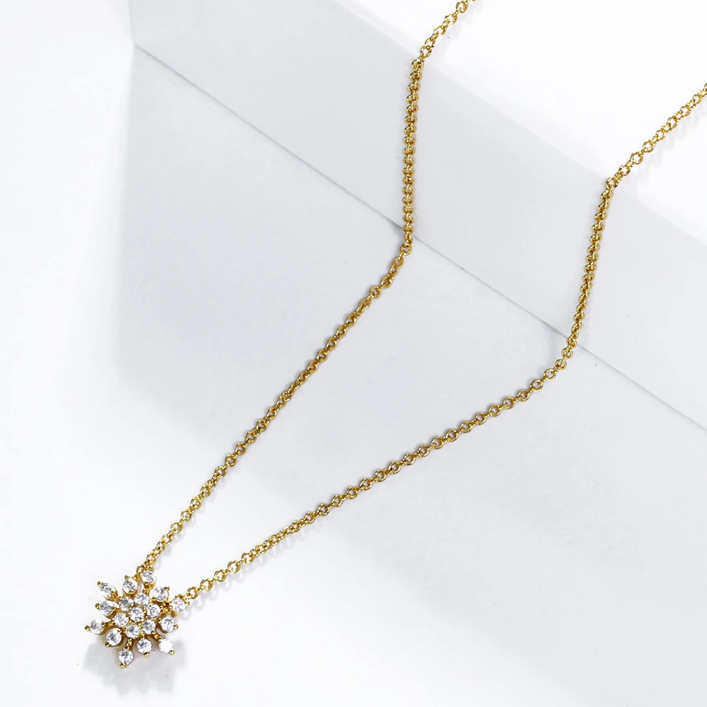 Crystal Snowflake Pendant Necklace for Women – Cute Rhinestone Charm Jewelry Gift