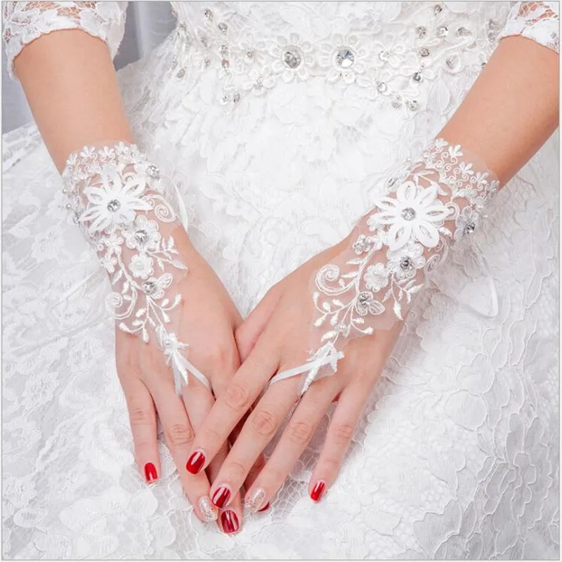 Cheap White Gloves Elegant Write Fingerless Short Paragraph Rhinestone Bridal Wedding Gloves Wholesale Hot Sale