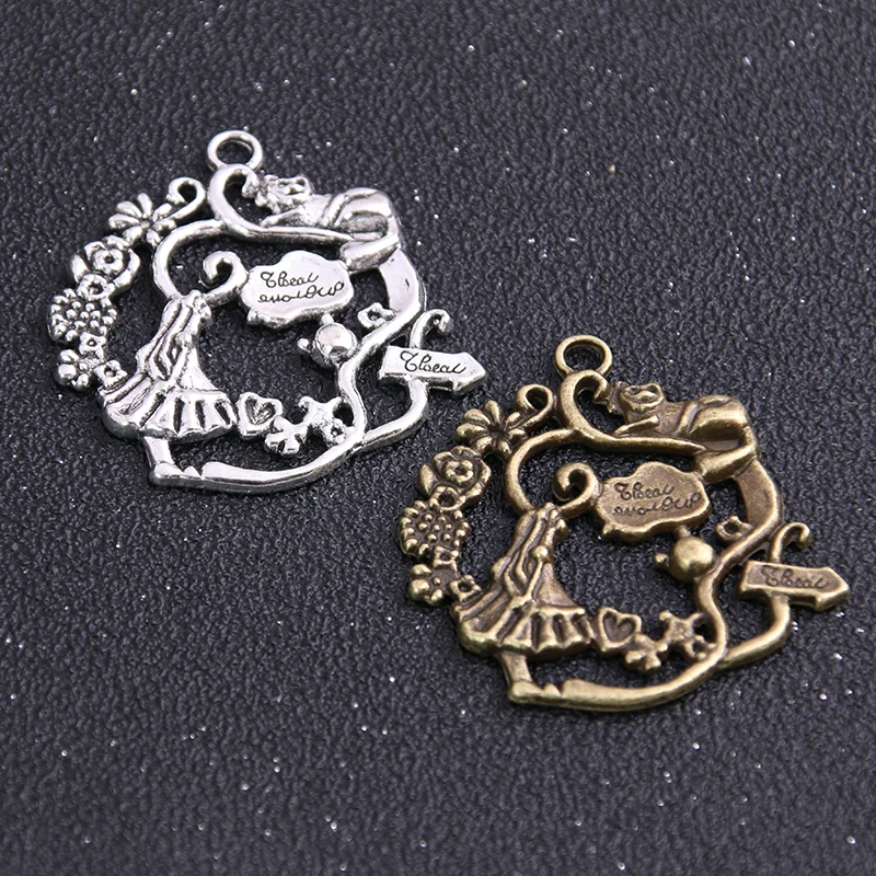 2PCS 40*42mm New Product Two Color Happy Family Flower Charms Animal Dog Pendant Jewelry Metal Alloy Jewelry Marking