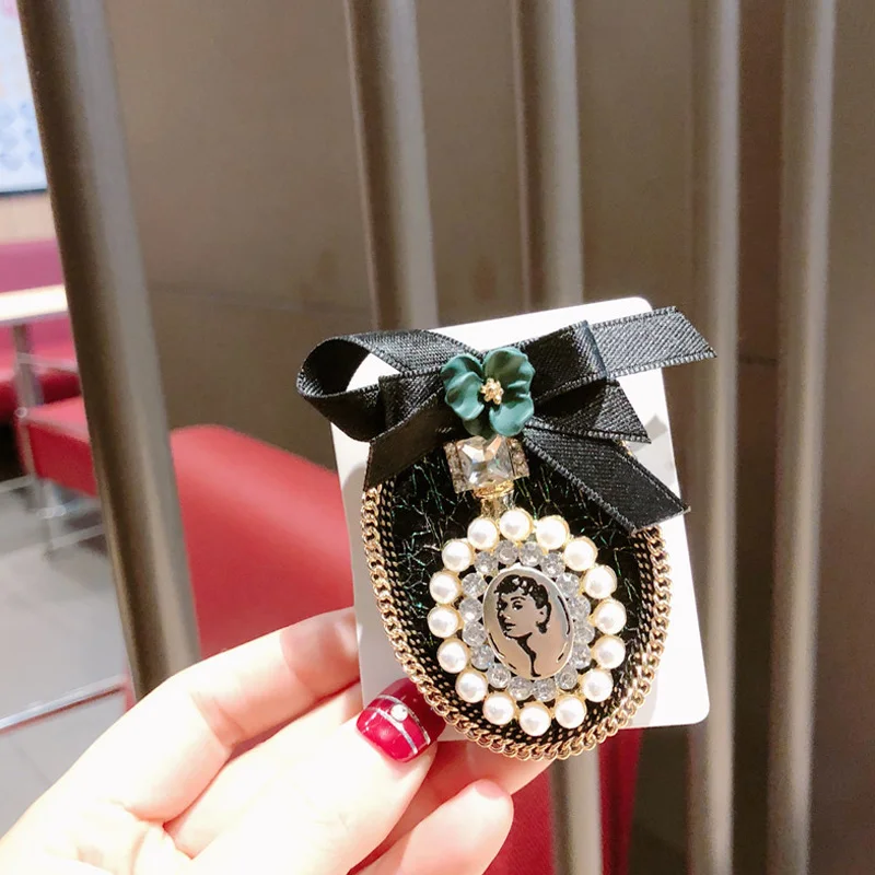 Vintage Luxury Black White Bow Bottle Pearl Flower Brooch Fashion Clothing For Woman Accessories