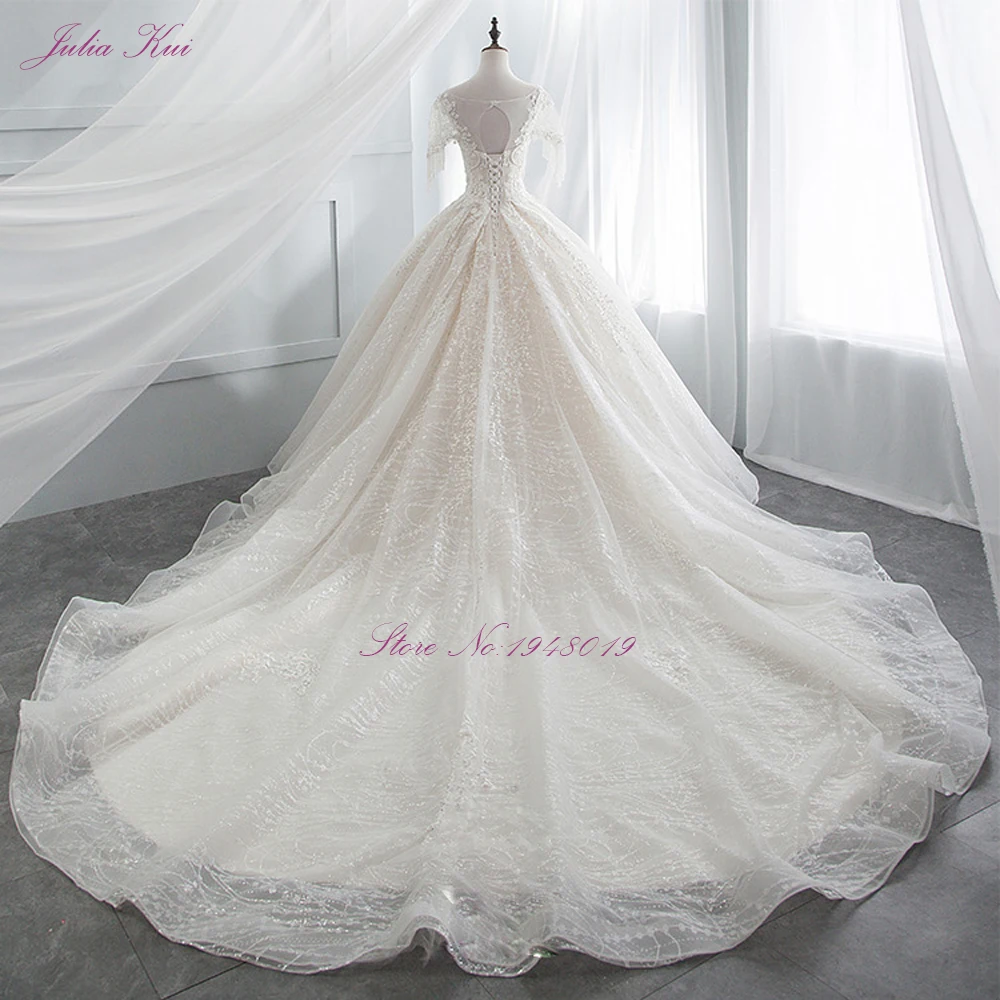 Julia Kui Maßgeschneiderte Vintage-Ballkleid-Brautkleider mit Bling-Ausschnitt und Flügelärmeln, zartes Brautkleid