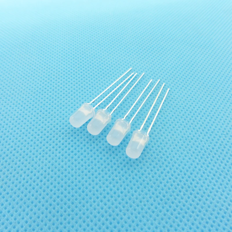 100 pz/lotto 5mm Giallo LED Rotondo Diodo Emettitore di Luce Diffuso Foggy Ultra Luminoso Lampada Bead Plug-in Kit FAI DA TE Grandangolo DIP