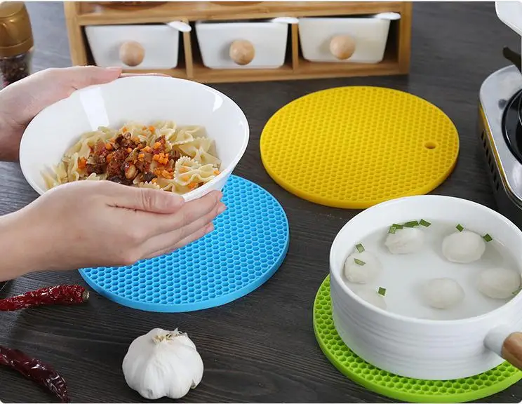 Free Shipping 100pcs/lot Kitchen Round Silicone Trivet Mat Heat Resistant Pan Holder Pad Table Cup Cushion Placemat SN1127