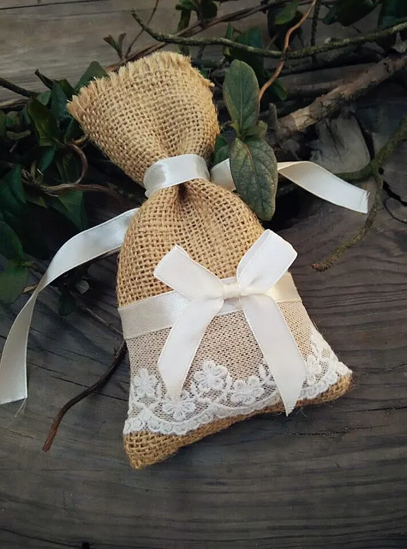 

Mariage кружевные льняные сумки Мешковина сумка на шнурке/Сумочка для подарков на день рождения/Свадебные украшения принадлежности 50 шт./лот
