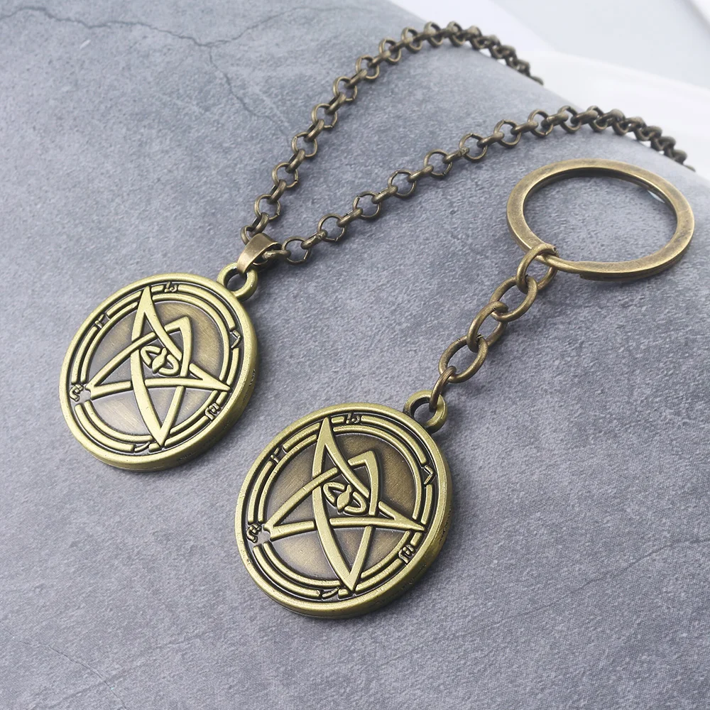 Necronomicon Cthulhu Keychain Cult Clan Myth Cosmos Symbol Stars Universe Bronze Key Chain Pendant for Men Jewelry